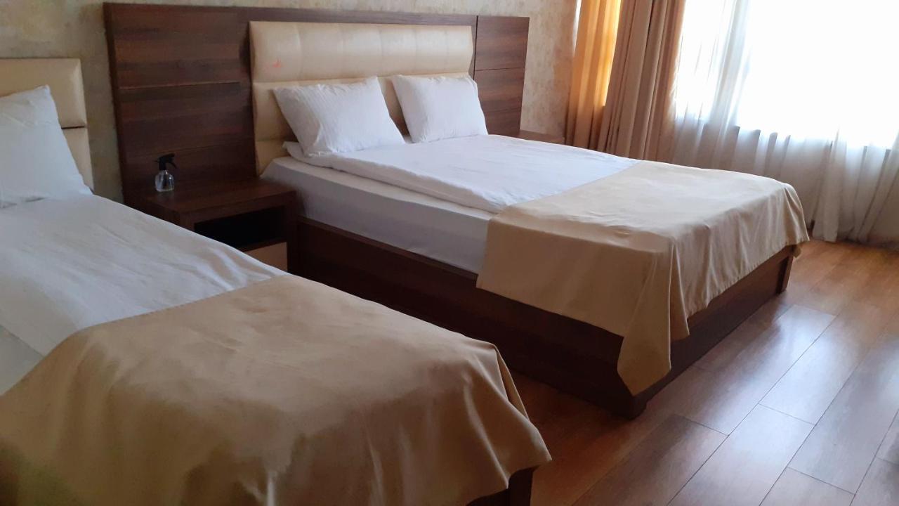 Hotel Lile Tbilisi Exterior photo