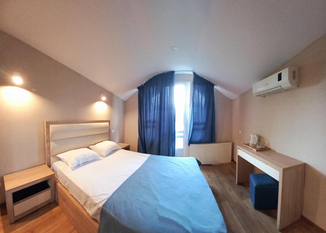 Hotel Lile Tbilisi Exterior photo