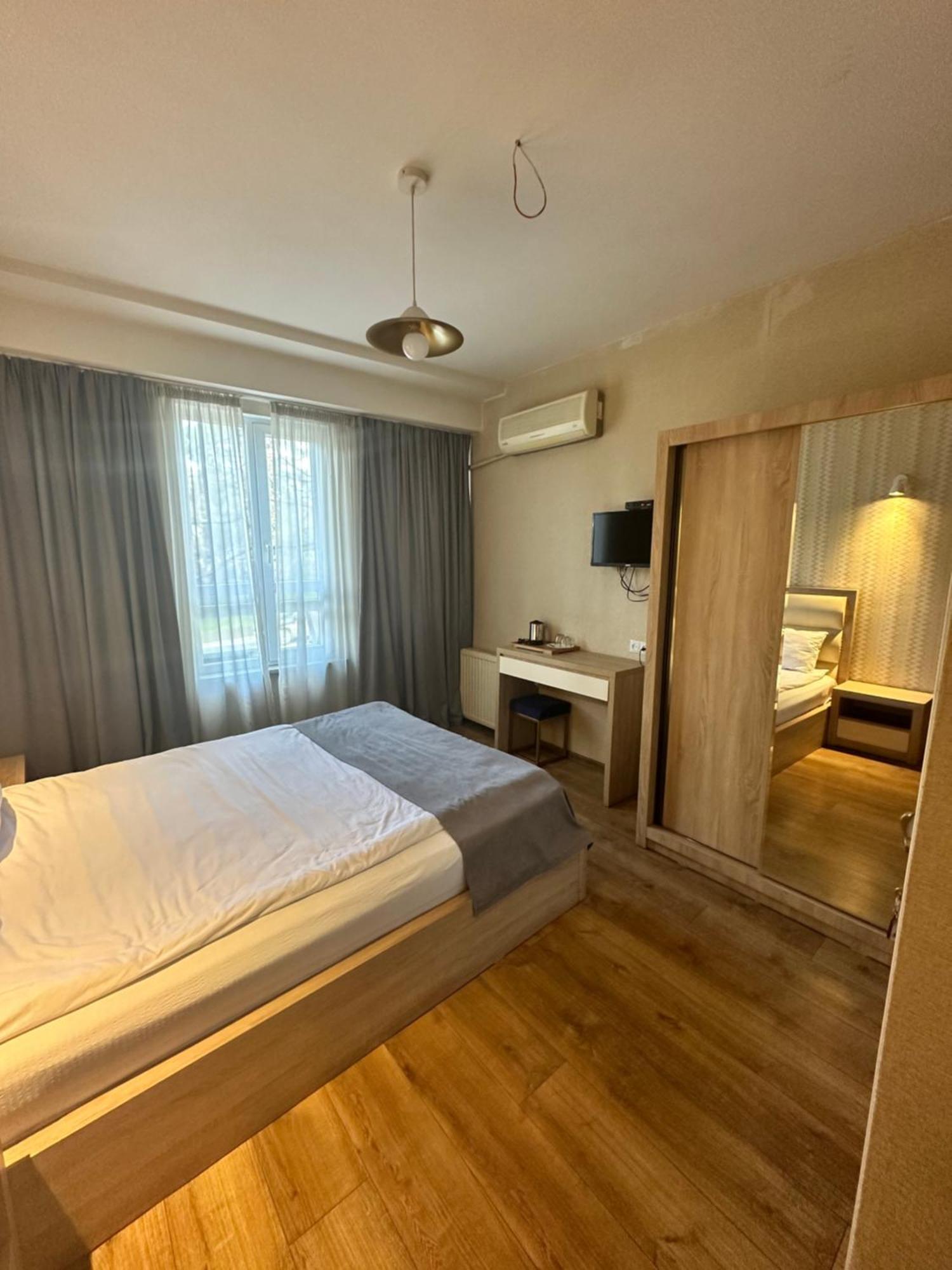 Hotel Lile Tbilisi Exterior photo